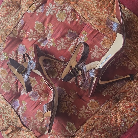 Manolo Blahnik Brown Croc Embossed Heels - Picture 6 of 7